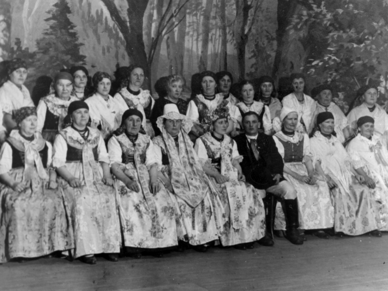 Zabawa karnawałowa „Babski comber” lata 30. XX w. /fot. Narodowe Archiwum Cyfrow