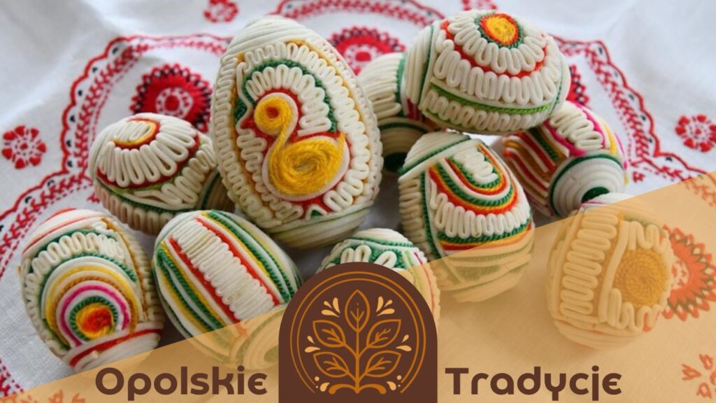 oklejnki - jajaka wielkanocne ozdobione ślaczkami z sitowia i kolorowych włóczek