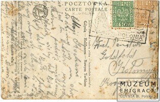 Pocztówka przedstawiająca statek S_S _Polonia_ i wiwatujący tłum na nabrzeżu. - Muzeum Emigracji w Gdyni 2